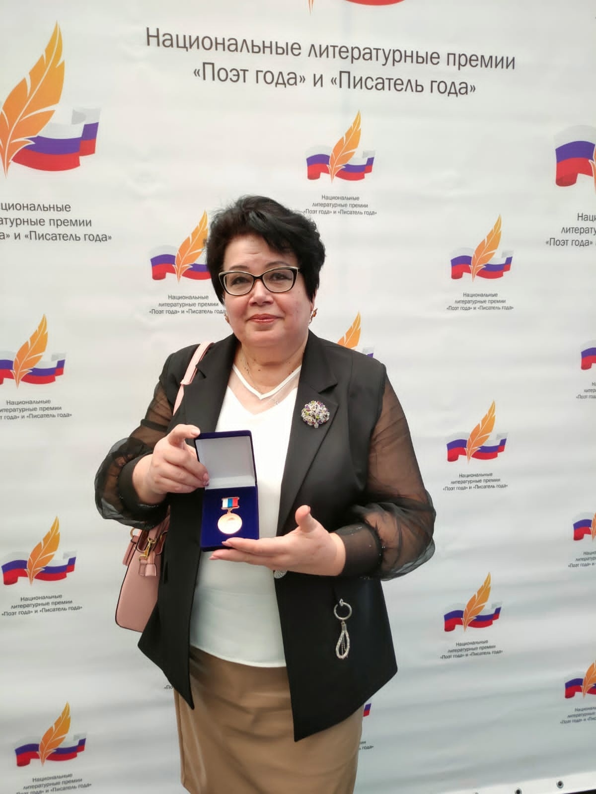 Национальная литературная премия «Поэт года».